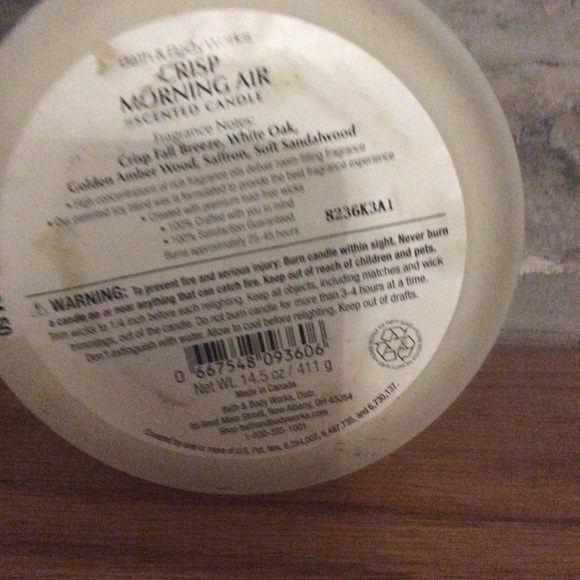 Crisp Morning Air  3 wick candle NEW( RARE) - Picture 2 of 2